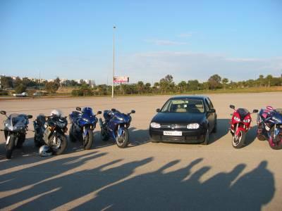 la GTI entouré de belles 2 roues